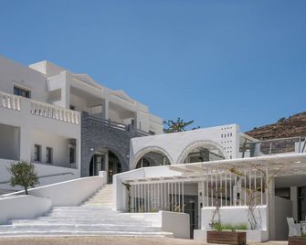 Mr and Mrs White Tinos - Tinos
