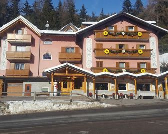 Hotel La Roccia - Passo del Tonale - Budova