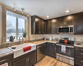 Charming Stevensville Home with Open Yard! - Stevensville - Kitchen