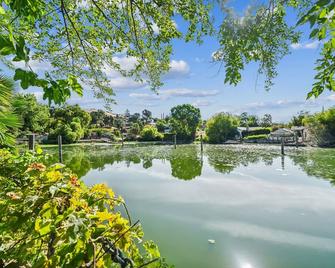 Lakeside Retreat With Private Boat Ramp 3 Bedroom Home by RedAwning - Clearlake