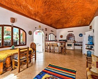 Tropical Sayulita Condo with Patio and Beach Access! - Sayulita - Living room