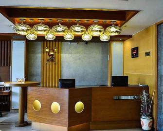 Hotel O2 Vip - Kolkata - Receptionist