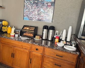 Wagner Inn - Eureka Springs - Buffet