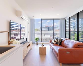Modern Luxury 2b2b Sky Garden Smarttv - Glen Waverley - Вітальня