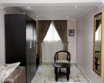 Sparklyn Hotels & Suites - Port Harcourt - Schlafzimmer