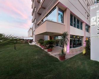 Hotel Ghirlandina - Rimini - Building