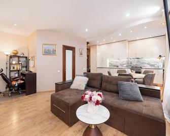Baltic Amber in Diplomatic District & Free Parking - Riga - Sala de estar