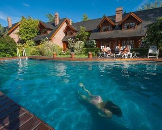 Apart Hotel La Bora - Сан Мартін Де Лос Андес - Басейн