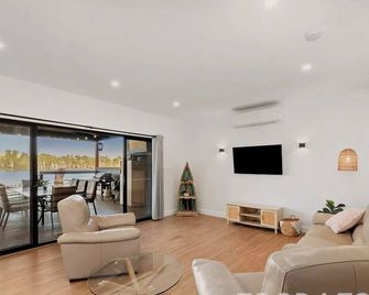 Black Shack - 13 Paisley Island - Blanchetown - Sala de estar