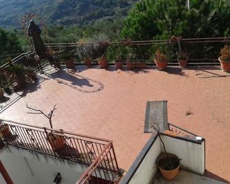 Rosa DI Calabria - Bovalino - Balcón