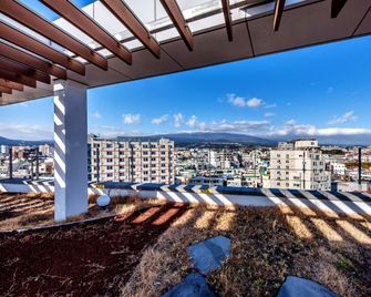The First 70 Hotel - Seogwipo - Balkon