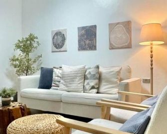 Qali Home: A charming retreat - Olóngapo - Sala de estar