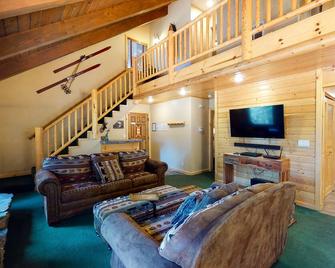 Yosemite Silvertip Lodge - Fish Camp - Wohnzimmer