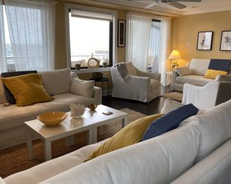 Lucy Beach Front Margate - Margate City - Living room