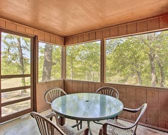 Cozy, Secluded Davis Cabin on 60 Wooded Acres - Davis - Dining room