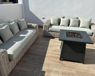 Great Home in a Gated Community! - Tijuana - Sala de estar