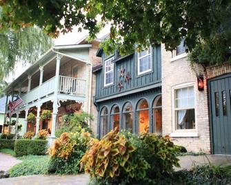 Sunny Gardens - Village of Bayfield - Bluewater - Building