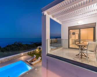 Villa Halie - Three Bedroom Villa, Sleeps 6 - Kiotari - Pool