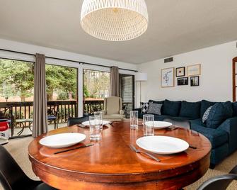 5 minute walk to Pinehurst Resort - Perfect 2BR Condo for buddies golf trip - Pinehurst - Restaurant