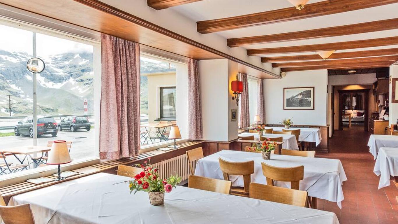 هوتل بيرنينا هوسبيز - هوستل