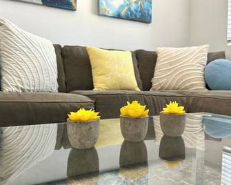 Private Guesthouse in Hesperia - Hesperia - Wohnzimmer