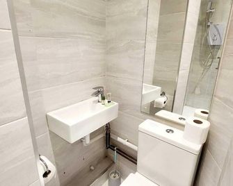 Old Victory House Homestay - Portsmouth - Bad