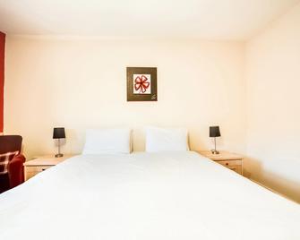 Hotel Lbh Avon Court - Ringwood - Спальня