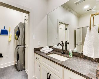 Charming Louisiana Getaway w/ Furnished Balcony! - New Roads