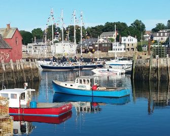 Beach & King Street Inn - Rockport - Outdoor view