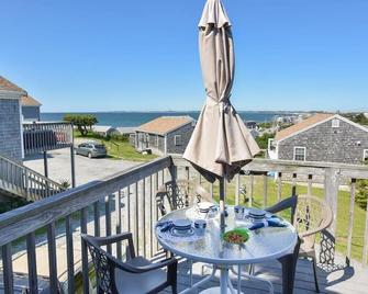 12217 - Beautiful Views of Cape Cod Bay Access to Private Beach Easy Access to P-Town - North Truro - Balcón