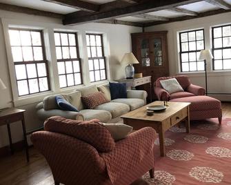 1770 Colonial 5 Bedrooms 4 1/2 Baths Sleeps 9 - Litchfield - Living room