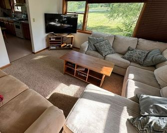 Belleayre Ski Cabin + summer retreat. - Fleischmanns - Sala de estar