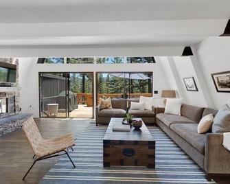 Vacation Paradise at Incline Village - Incline Village - Living room