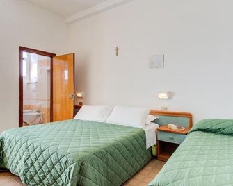 Hotel Astoria - ميسانو ادرياتيكو - غرفة نوم