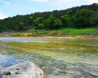 Cozy And Clean Loft On The Blanco River - Minutes From Downtown Wimberley! - Wimberley - Spiaggia