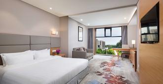 Ramada by Wyndham Beijing Airport - Beijing - Bedroom