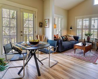 Charming Granville Home w/ Porch - Walk Downtown! - Granville - Comedor