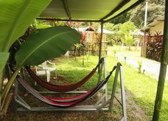 Just 4 minutes from the beach and Cahuita National Park! Family home. - Cahuita - Patio