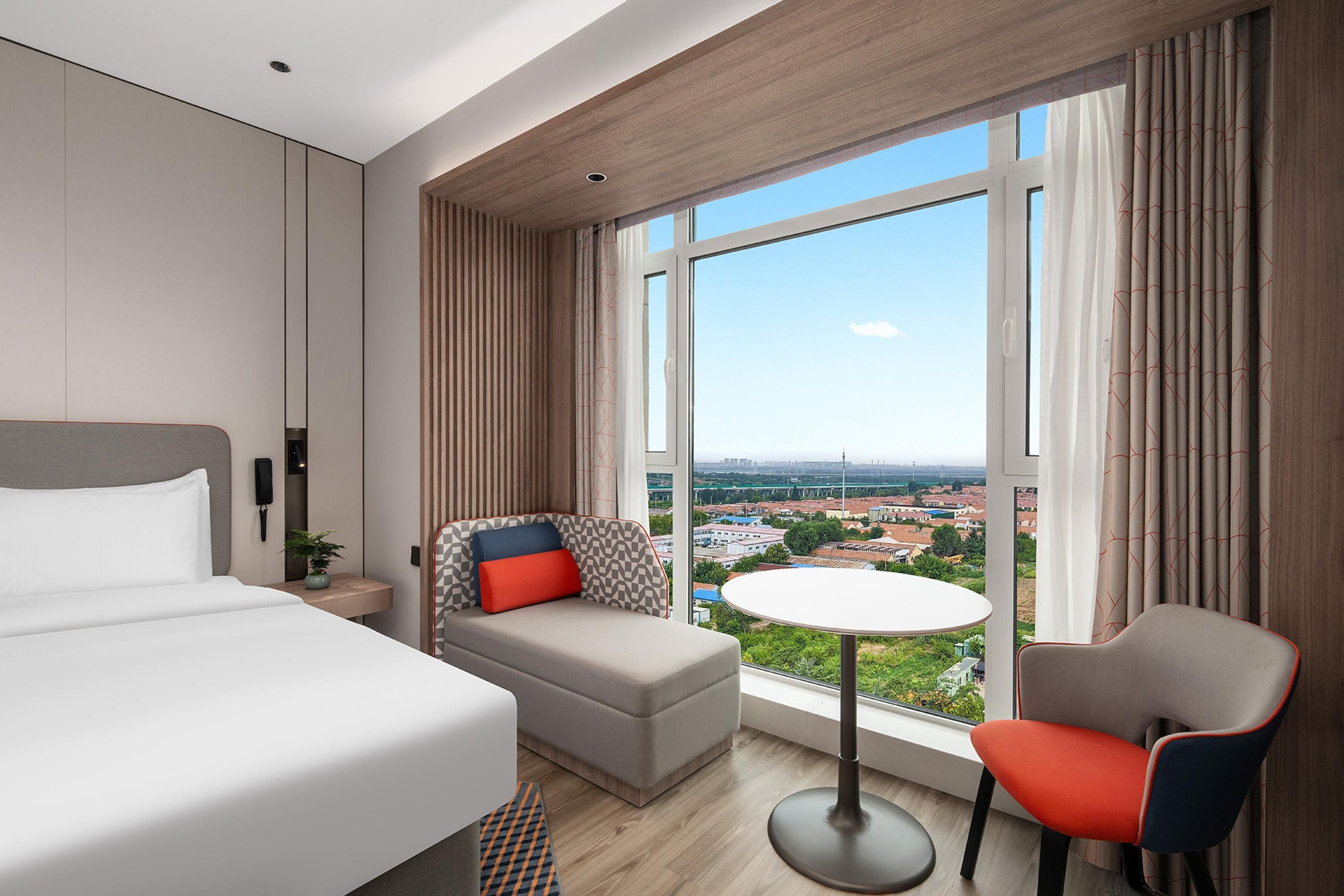 Holiday Inn Express Qingdao Hongdao Station By IHG thumbnail 3
