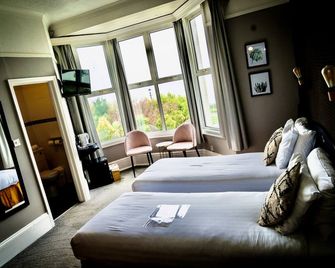 The Brunswick - Shanklin - Pool