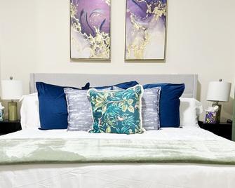 The Cardinal Studio Apartments - Evansville - Bedroom