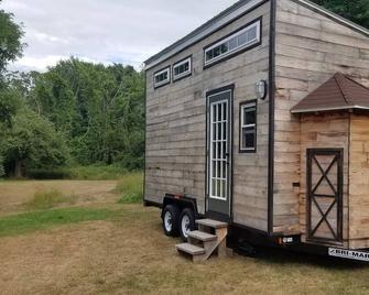 AdirondackCountryLiving cedar tiny house experience-3 min to SLU, 15 to Clarkson - Canton - Buiten zicht