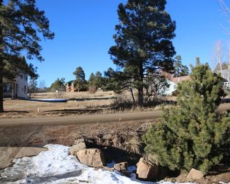 Cozy Townhouse in Uptown Pagosa near Golf Course - Pagosa Springs - Outdoor view