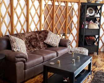 Luxury Yurts on Lake Grapevine - Southlake - Living room
