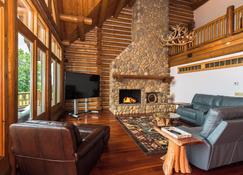 Luxury Timber Lodge, Tranquil, Hot Tub, Sleeps 20 - Private but close to town - Salem - Sala de estar