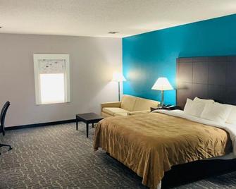 Quality Inn and Suites - Edgefield - Bedroom