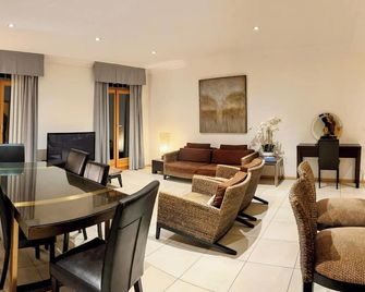 Luxury 4 bed apartment, panoramic mountain views, 5 Spa Facilities - sleeps 8 - Lavey-Morcles - Comedor