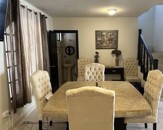 Beautiful entire home near Plaza Patio Mall - Saltillo - Comedor
