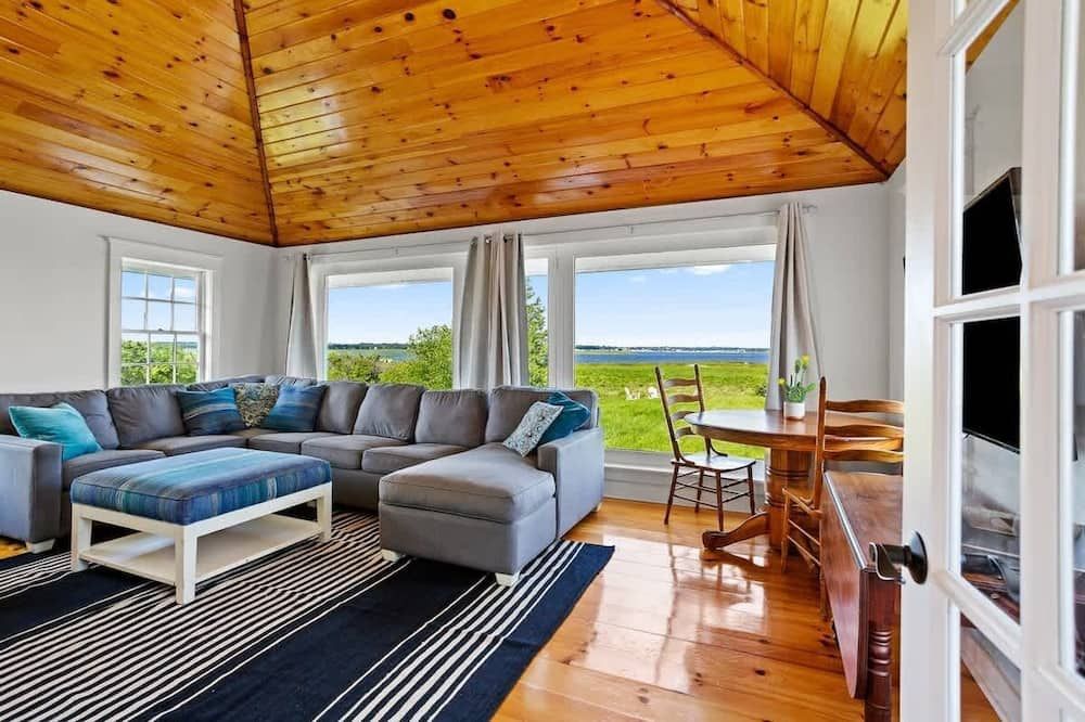 Sunset Waterfront Privacy Beach - Newburyport - Huiskamer
