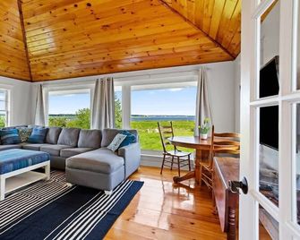 Sunset Waterfront Privacy Beach - Newburyport - Huiskamer